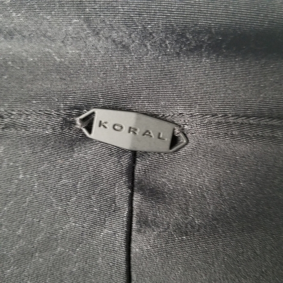 NWOT Koral Black Ankle Length Leggings Mesh Side Cut Outs Octogon Print Size XS - Picture 8 of 9